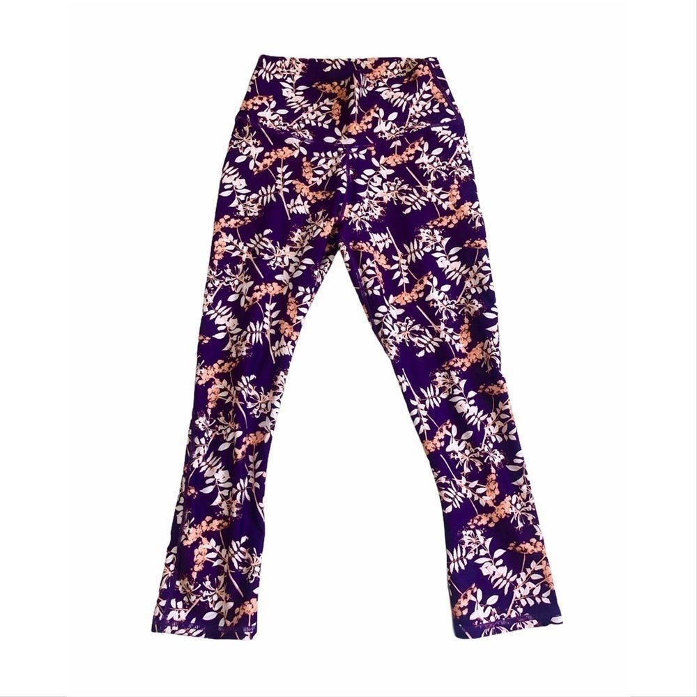 Fabletics Mid Rise PowerHold Capri - Picture 3 of 12